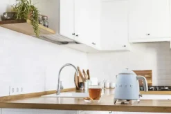 Smeg Vedenkeitin Klf05Pbeu 0,8 Litraa, Vaaleansininen